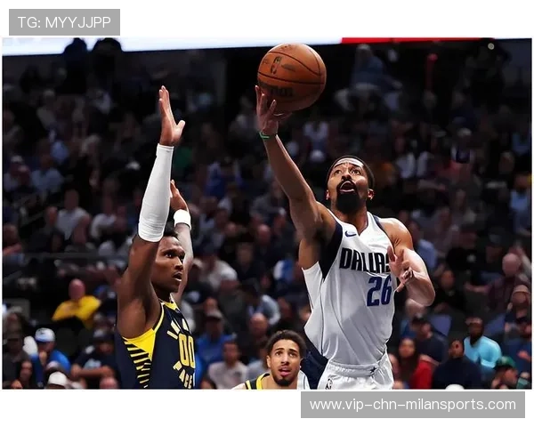 NBA后卫绕过人群抛投命中：精彩瞬间点燃全场激情